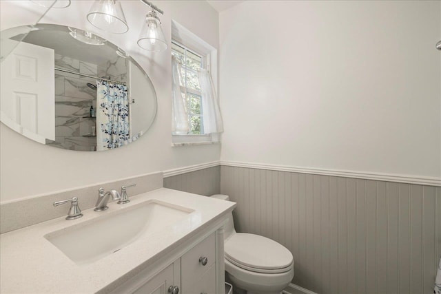 3822 Leane Dr, Tallahassee, FL 32309 - bathroom featuring wainscoting, toilet, vanity, and a shower with curtain