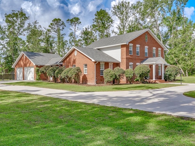 view of front of property featuring a front yard