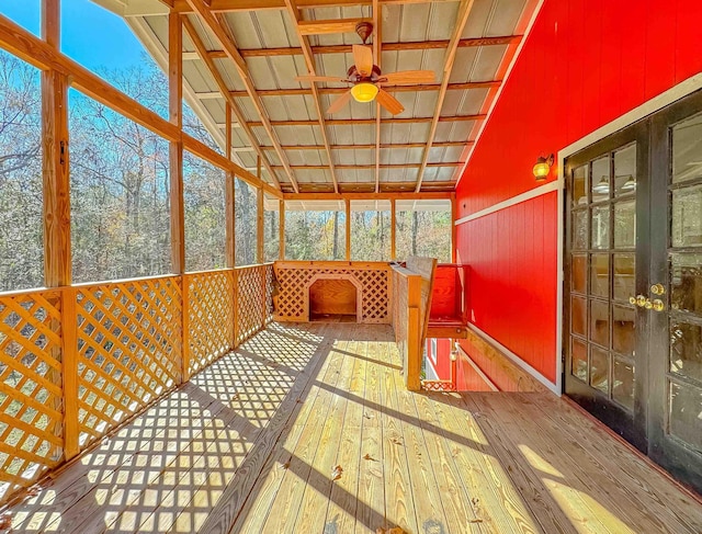 sunroom featuring ceiling fan