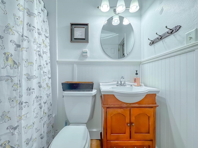 bathroom with vanity, a shower with shower curtain, and toilet