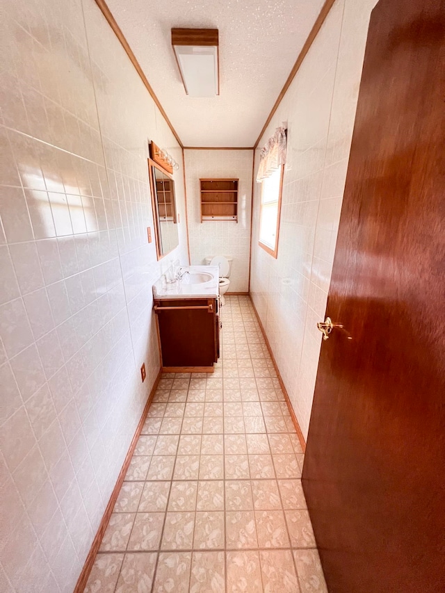2048 W Gas Plant Rd, Perry, FL 32347 - corridor with crown molding