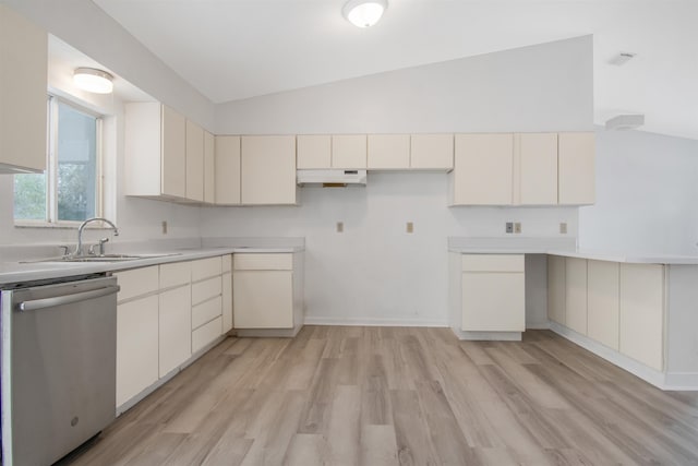 kitchen featuring sink, vaulted ceiling, stainless steel dishwasher, and light hardwood / wood-style floors