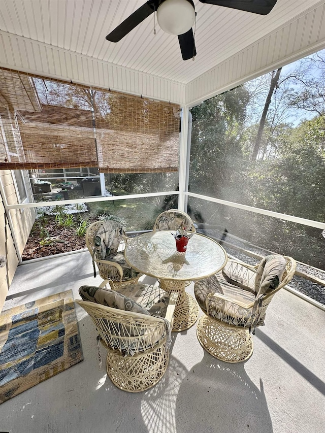 sunroom / solarium with ceiling fan