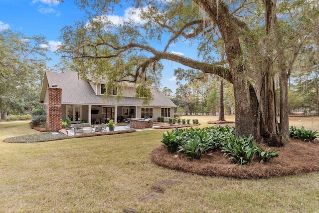 view of yard featuring a patio area