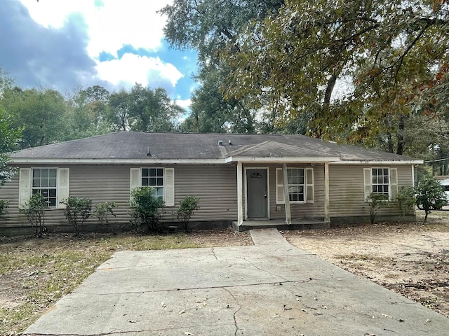 view of front of property