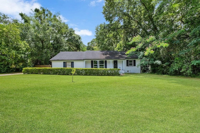 2121 Shadyoaks Dr, Tallahassee, FL 32303 - ranch-style house with a front yard