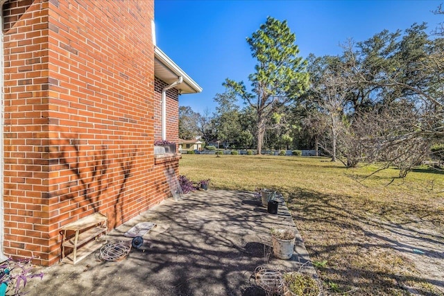 view of yard featuring a patio area