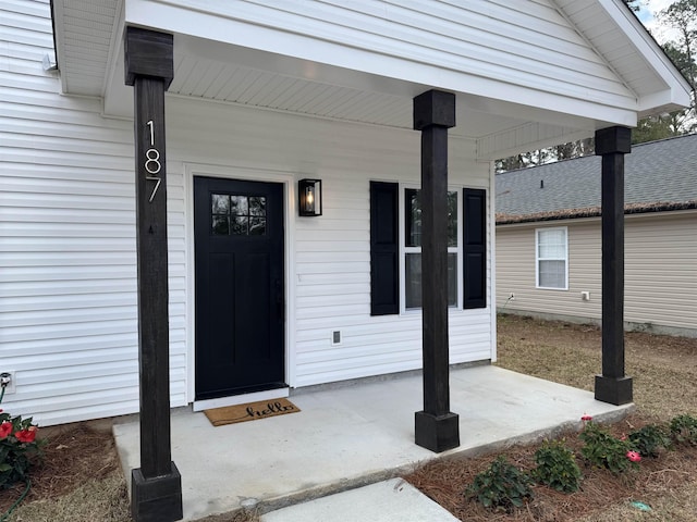 entrance to property featuring covered porch