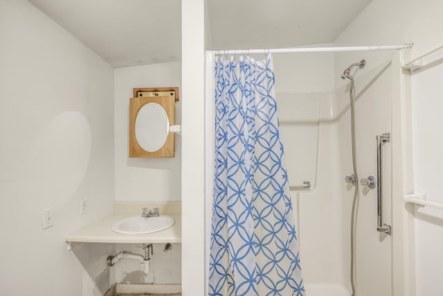 bathroom featuring a sink and a shower with shower curtain