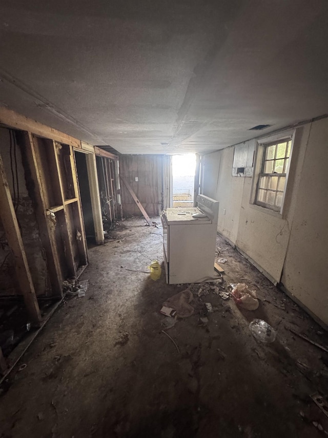 miscellaneous room with washer / dryer