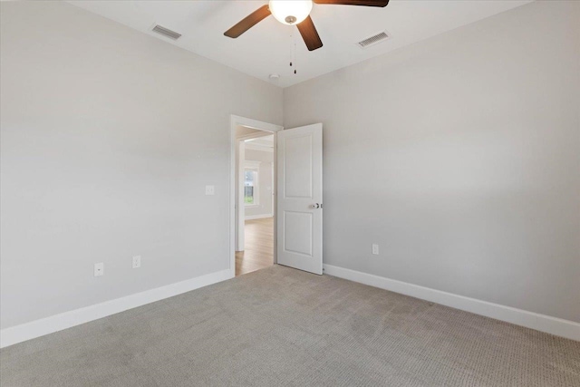 carpeted empty room featuring ceiling fan