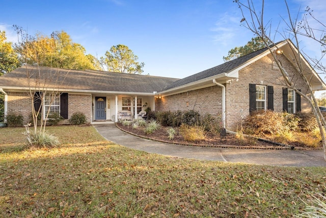 ranch-style home featuring a front yard