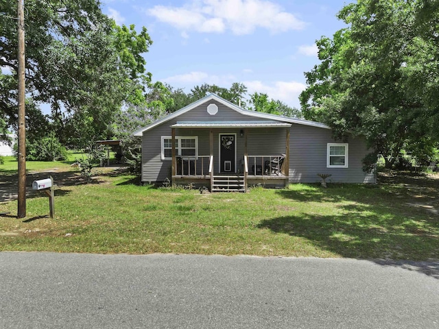 20158 NW Evans Ave, Blountstown, FL 32424 - bungalow with a front lawn and covered porch