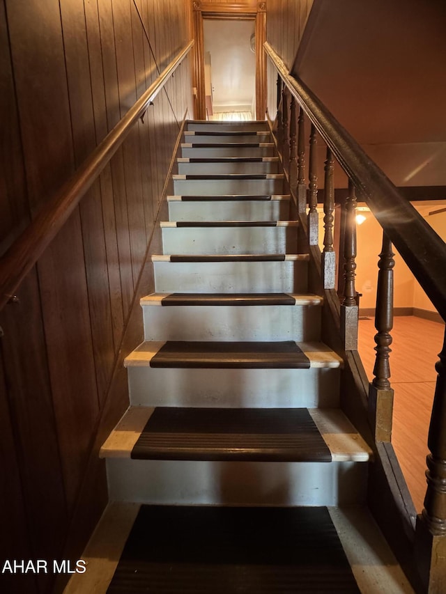 607 N N 8th Ave, Altoona, PA 16601 - stairway featuring wooden walls