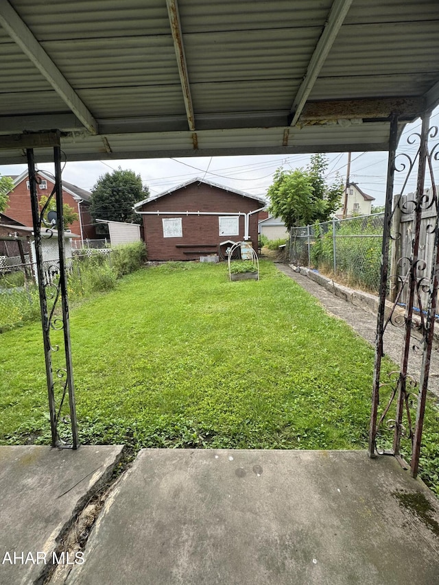 607 N N 8th Ave, Altoona, PA 16601 - view of yard featuring a patio area