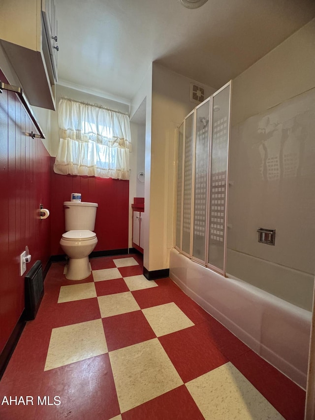 607 N N 8th Ave, Altoona, PA 16601 - full bath featuring tile patterned floors and shower / bath combination with glass door