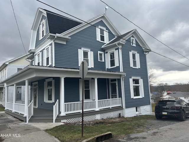 view of front of property featuring covered porch