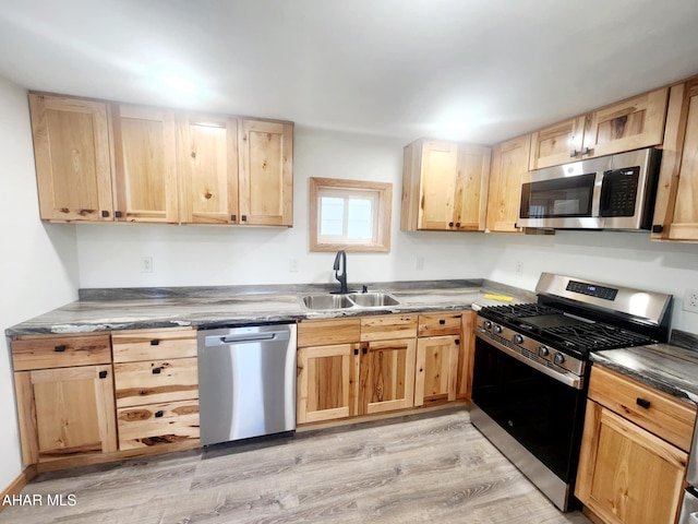 3100 Oak Ave, Altoona, PA 16601 - kitchen featuring light wood-style floors, light brown cabinets, a sink, and stainless steel appliances