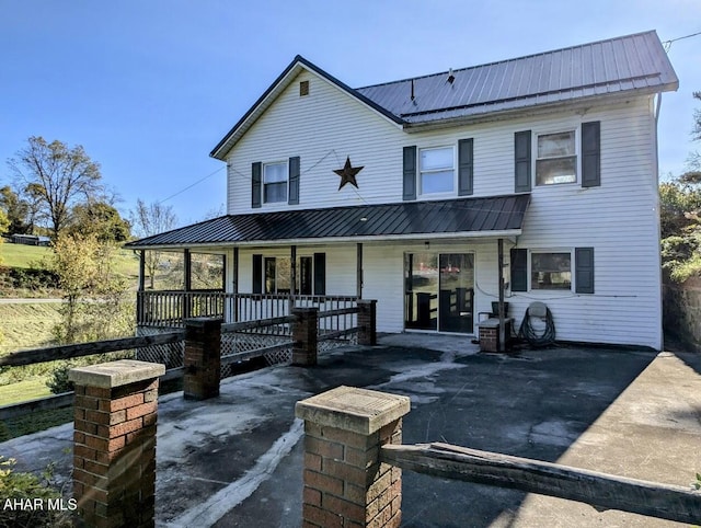 view of front facade featuring covered porch