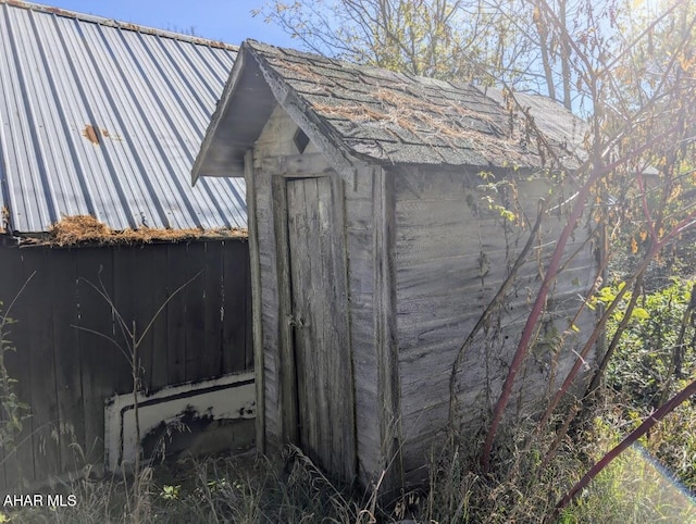 view of outbuilding