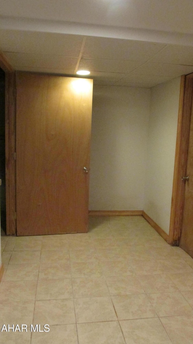 empty room featuring a drop ceiling