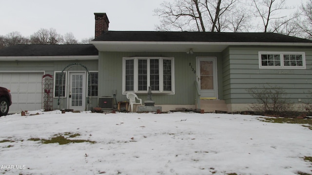 view of front facade featuring a garage