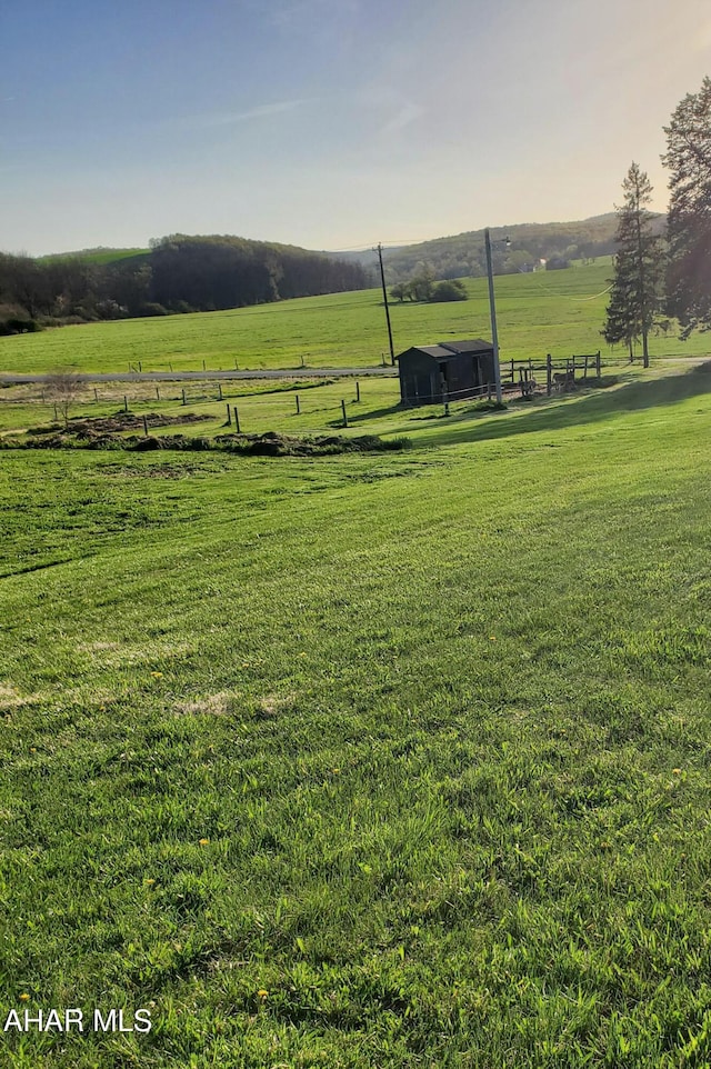 view of property's community featuring a yard and a rural view