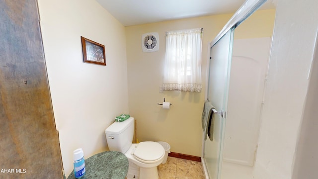 full bath featuring tile patterned flooring, visible vents, baseboards, toilet, and a stall shower