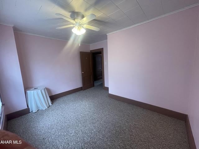 empty room featuring baseboards, ornamental molding, and ceiling fan