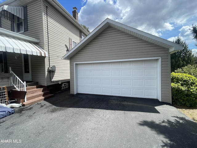 view of detached garage