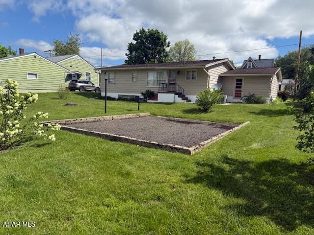 back of house featuring a yard