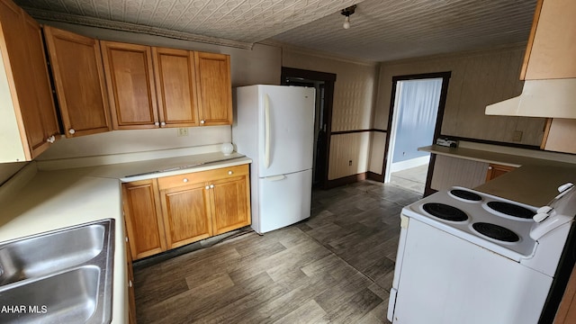 kitchen featuring crown molding, sink, white appliances, and dark wood-type flooring