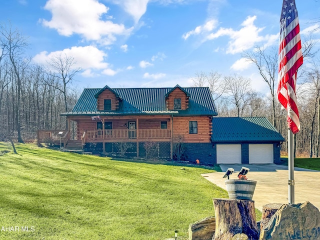 view of front of property featuring a garage and a front yard