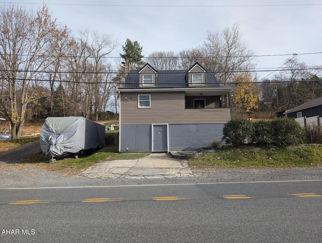 view of front of property