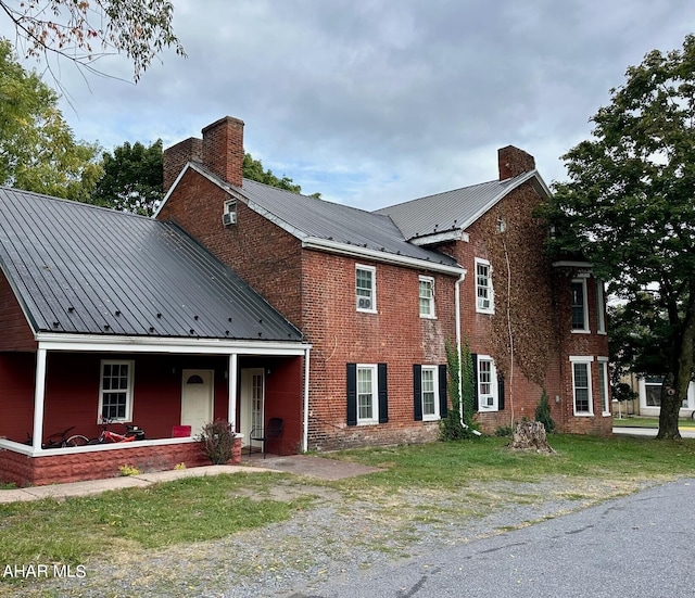 view of front of home featuring a porch