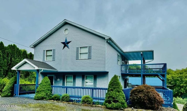 view of front facade with covered porch and a balcony