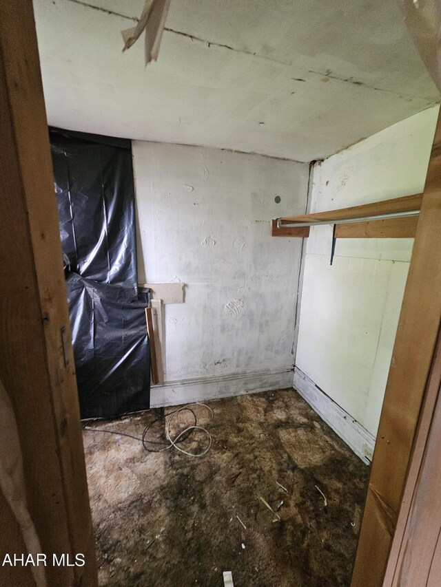 625 N 5th Ave, Altoona, PA 16601 - bathroom with unfinished concrete floors