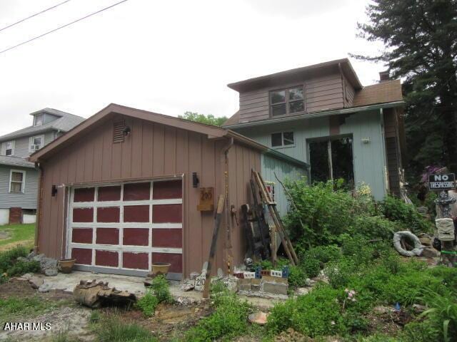 210 Hazel St, Johnstown, PA 15909 - view of garage