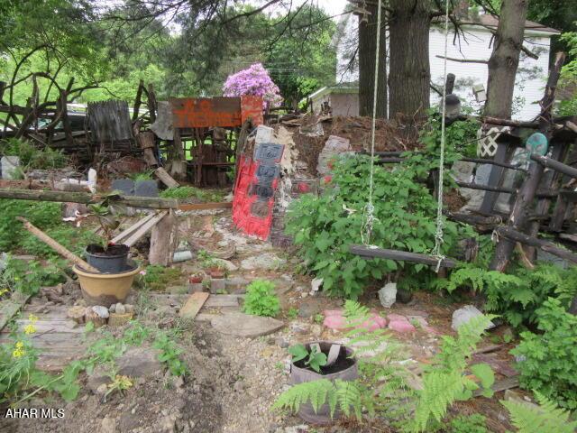 210 Hazel St, Johnstown, PA 15909 - view of yard