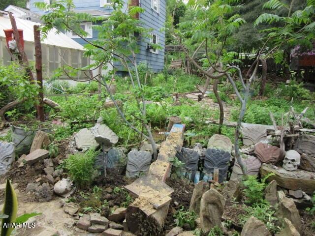210 Hazel St, Johnstown, PA 15909 - view of yard