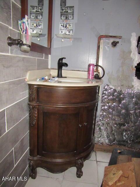 210 Hazel St, Johnstown, PA 15909 - bathroom with vanity and tile patterned flooring