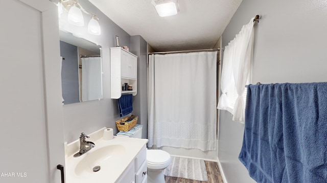1407 N 5th Ave, Altoona, PA 16601 - full bath featuring vanity, wood finished floors, and shower / bath combo