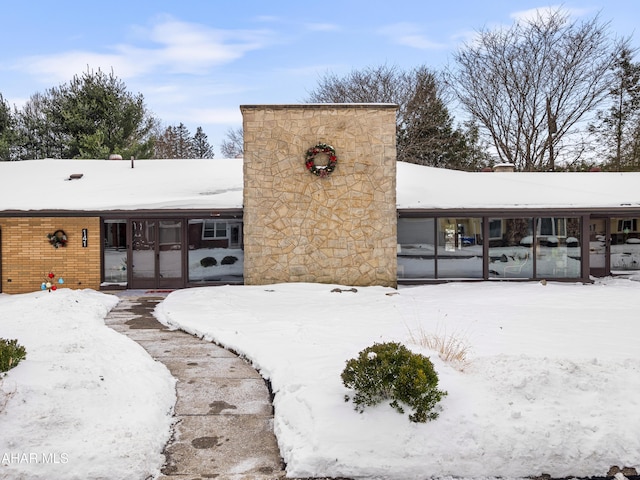 view of front of property