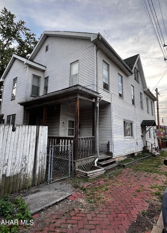 view of front of home with covered porch