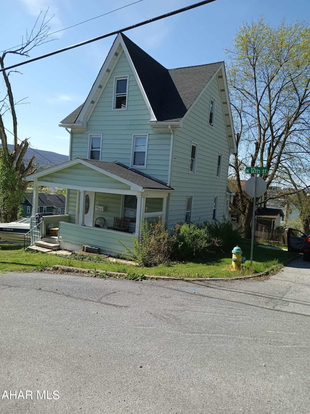 view of front of property