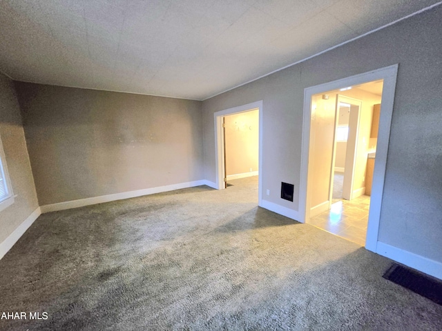 spare room featuring carpet floors