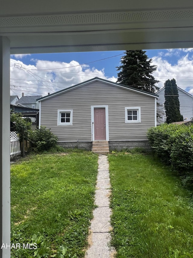 1327 2nd Ave, Altoona, PA 16602 - view of front of property with entry steps