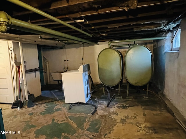 basement with washer / clothes dryer