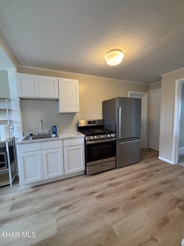 1413 17th Ave, Altoona, PA 16601 - kitchen with stainless steel appliances, crown molding, white cabinets, and light wood-type flooring