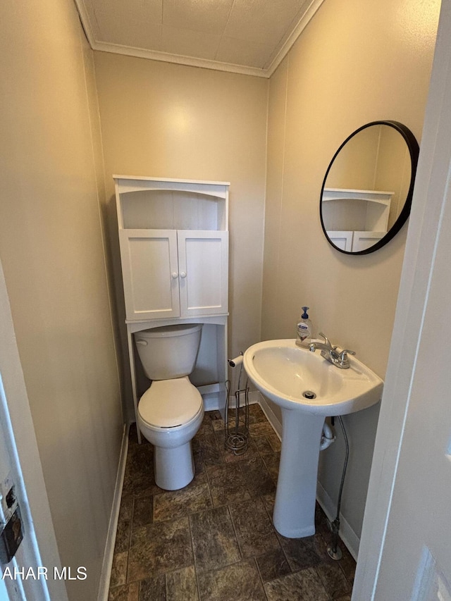 1413 17th Ave, Altoona, PA 16601 - half bath with stone finish floors and ornamental molding